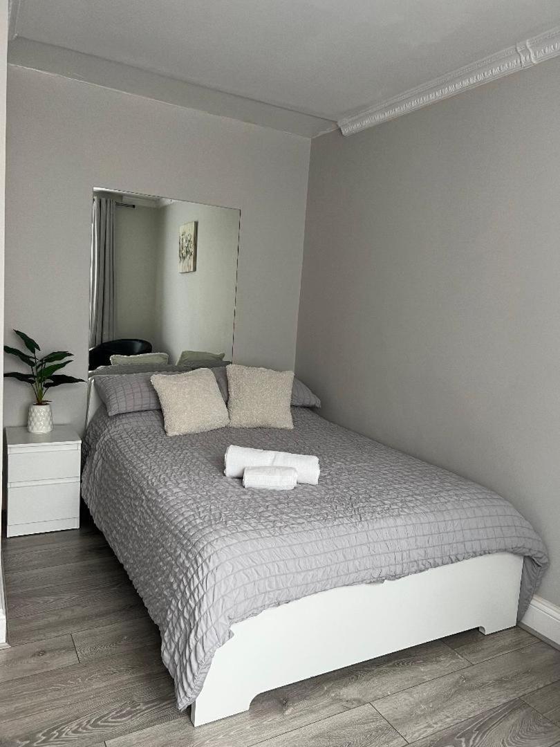 London Property Apartments For Up To 6, Next To Big Ben & London Eye Exterior photo